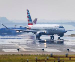 Las aerolíneas United con 549 vuelos, Delta con unos 513 y American con 429, fueron las que más cancelaciones reportaron.