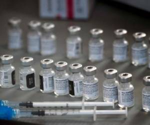 A España le tocarán unos 140 millones de dosis para inmunizar a 80 millones de ciudadanos, casi el doble de la población del país (47 millones). Foto: AFP