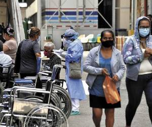 El incumplimiento de los protocolos de bioseguridad y la saturación de hospitales obligó a tomar esta medida únicamente en la capital.
