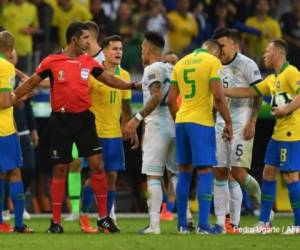 El partido entre Brasil y Argentina terminó 2-0 con triunfo para la Verdeamarela. (AFP)