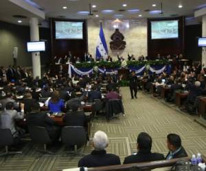 El pueblo hondureño espera que este lunes los diputados por fin se pongan de acuerdo y elijan a una nueva Corte Suprema de Justicia.