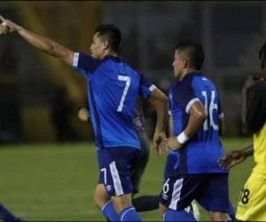 Tras la ejecución de un tiro libre, el zaguero Jairo Bueno peinó el balón que terminó en las redes del arquero Henry Hernández. Foto: cortesía.