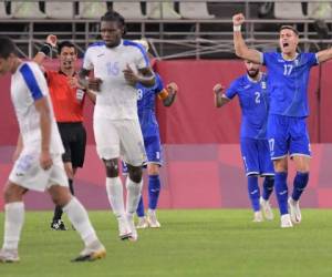 Celebración del gol de Rumania ante Honduras en los Juegos Olímpicos de Tokyo. Foto:AFP