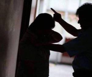 La línea 114 de la Policía Nacional asiste a mujeres que sufren violencia doméstica.