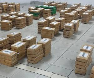 El tipo de droga y el peso total del cargamento no fue precisado por las autoridades, pero los paquetes suelen pesar un kilogramo y la sustancia más traficada por Panamá es la cocaína.