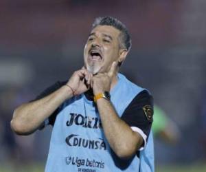El técnico argentino llegó a un mutuo acuerdo con la directiva para dejar la dirección técnica del club.