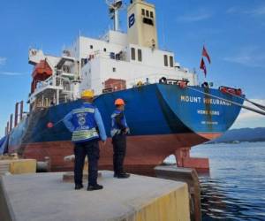 La acción se ejecutó en el puerto marítimo de Puerto Cortés por agentes de la Dirección Nacional Policial Antidrogas y el asesoramiento jurídico de la Fiscalía Especial Contra el Crimen Organizado en San Pedro Sula.
