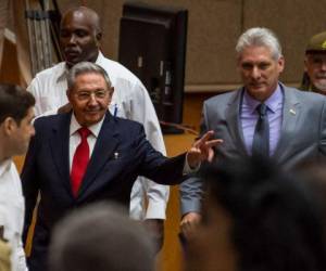 Foto publicada en el sitio web oficial cubano www.cubadebate.cu que muestra al presidente cubano Raúl Castro y al vicepresidente primero Miguel Díaz-Canel. Foto AFP