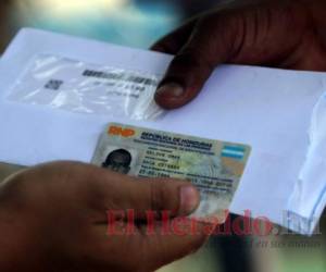 Aún están pendientes de distribuir 1.7 millones de tarjetas de identidad que están en poder del RNP. Foto: El Heraldo
