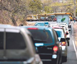 La salida que conecta la ruta turística de valles y montañas es una pesadilla con la que los viajeros tienen que lidiar a diario.
