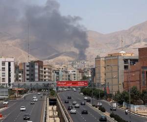 Irán suspende todos los vuelos hasta nuevo aviso tras el intercambio de ataques con Israel.