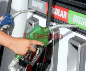 Los hondureños recibirán este lunes una mínima baja en el precio de las gasolinas.