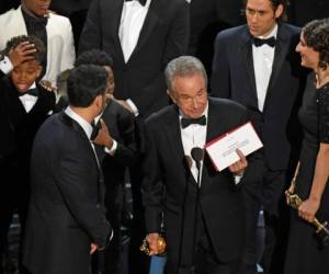 El actor Warren Beatty pidió disculpas en el mismo instante y aseguró que no se trataba d euna broma. Foto: AFP