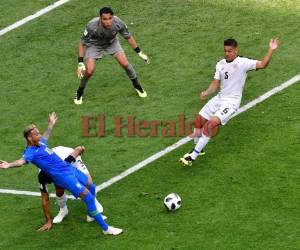 En el segundo tiempo, Neymar provocó un penal, que posteriormente fue desmentido por el VAR. Foto:AFP