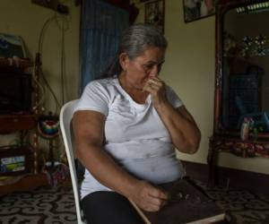 Socorro Leiva, abuela de Wilton Gutierrez, ahora se pregunta que fue de su hija quien viajaba junto al menor encontrado solo en la frontera. Foto: AFP