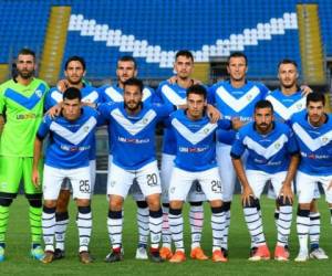 El equipo titular del Brescia en una foto compartida en sus redes sociales.
