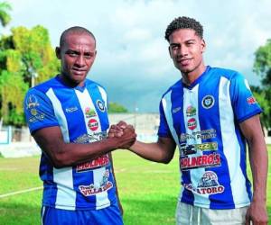 Calolo Palacios (padre) toma la mano de su hijo Carlos para guiarlo por el camino del éxito en el fútbol. Quieren hacer historia en el Jaibo.