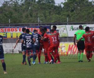 El estadio Martínez Durón fue el escenario del encuento entre capitalinos y los de Tocoa. Foto: Edgar Witty/ EL HERALDO