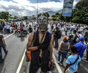 La Fiscalía de Venezuela confirmó este sábado la muerte de cuatro personas durante manifestaciones la víspera en la ciudad de Barquisimeto, en el noroeste del país, con lo que aumentó a 89 la cifra de fallecidos en tres meses de protestas opositoras. Foto: Agencia AFP.