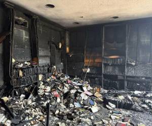 El incendio ocurrió a las 3:00 hora local (9:00 GMT) en el templo Beth Israel.