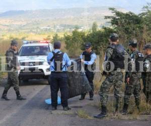En la escena quedaron esparcidos varios casquillos presuntamente de arma AR-15.Fotos: Mario Urrutia.
