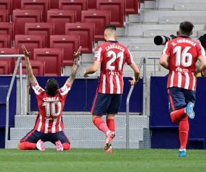 El triunfo devuelve al Atlético al primer puesto de LaLiga en solitario. Los rojiblancos cuentan con 73 puntos, tres más que el Real Madrid (2º), quien le había arrebatado la primera posición el miércoles tras vencer 3-0 en Cádiz (13º). Foto: AFP