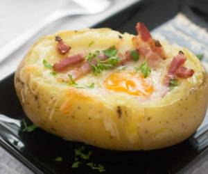 Sirve caliente con un poco de perejil o cebollina picada. Foto directoalpaladar