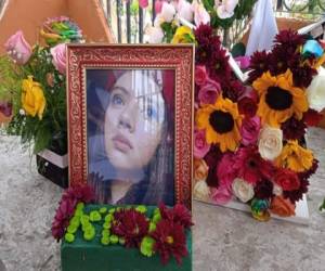 La joven estudiante de enfermería Keyla Martínez fue hallada sin vida en una posta de La Esperanza, Intibucá. La policía asegura que se suicidió, pero el Ministerio Público (MP) confirmó que fue homicidio. Foto: Cofadeh.