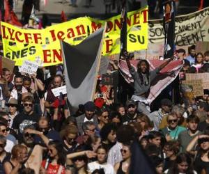 Las críticas a la opacidad de los algoritmos y la desigualdad en la admisión impulsan la caída de una de las medidas más emblemáticas del mandato.