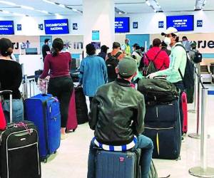 La noche del miércoles arribó al aeropuerto de San Pedro Sula un vuelo proveniente de México que trasladó hasta al país a un grupo de estudiantes universitarios.