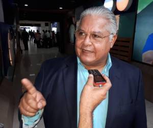 EL HERALDO conoció que la esposa del pastor hondureño también permanece recibiendo atención médica por covid-19 en un centro hospitalario del país.