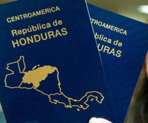 Las autoridades requirieron a Chávez por portar dos pasaportes diplomáticos.