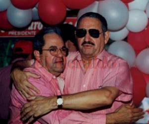 Los hermanos Jorge Arturo y Carlos Roberto Reina, perdieron a su sobrino Mario en 1993 cuando se estrelló en una avioneta en Toncontín. Foto: El Heraldo.