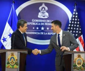 El presidente de Honduras, Juan Orlando Hernández, y el secretario interino de Seguridad Nacional de Estados Unidos, Chad Wolf.