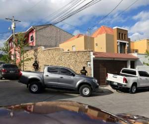 La lujosa vivienda pertenece a Alex Nahum Sarmiento Zelaya, uno de los nueve prófugos de la justicia por el caso del IHSS.