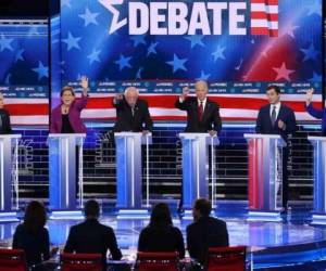 Los precandidatos democratas se enfilan para el supermartes, la jornada electoral que define gran parte de la nominación presidencial demócrata. Foto: AFP