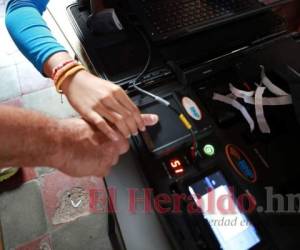 La mayoría de equipos empleados para el proceso de enrolamiento en el exterior presentaron desperfectos y los aparatos restantes también reportaron problemas técnicos sin que se haya recibido respuesta sobre el procedimiento para retornar ese equipamiento. Foto: El Heraldo