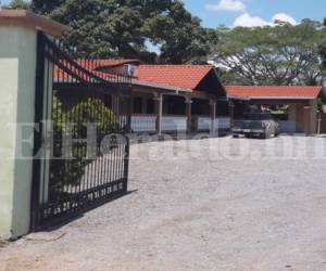 Hacienda El Manantial, ubicada en la comunidad denominada colonia Poncaya, Catacamas, un bien inmueble ligado supuestamente a la organización de la familia Matta Waldurraga.