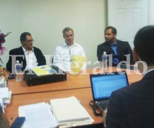 El exdirector del IHSS, Mario Zelaya, se presentó a la audiencia programada para las 9:00 AM de este domingo. (Foto: Junior Álvarez)