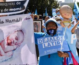 Una mujer participa de la marcha contra el aborto en México.