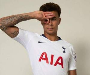 Dele Alli, el jugador inglés, realizó durante un juego este gesto con las manos y desde entonces se ha convertido en uno de los retos más difíciles de las redes. Foto Tottenham