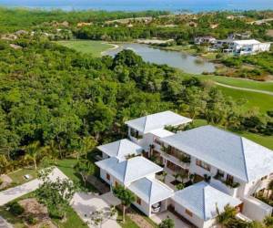 Casa Calma, el exclusivo complejo residencial en Punta Cana, alejado de la zona de hoteles turísticos todo incluido y refugio habitual de celebridades, donde Julio Iglesias tiene su casa.