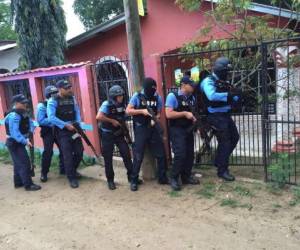 Autoridades policiales ejecutan allanamientos en diferentes sectores del país. Foto cortesía Twitter