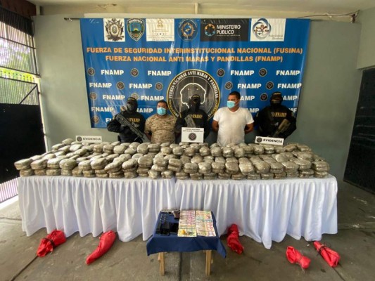 Carlos González Pineda (34), alias 'Calín' y Víctor Alfonso Membreño (33) trasladaban 600 libras de marihuana en una rastra.