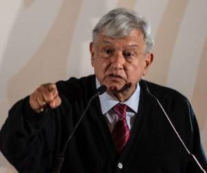 “¿Qué quieren, que abramos las válvulas y sigamos con lo mismo?. Hay suficiente gasolina', reiteró AMLO durante conferencia de prensa. Foto AFP