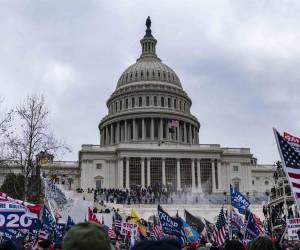 El detenido Guy Reffitt iba a la cabeza del primer grupo que atacó la sede del Congreso y contribuyó a forzar las líneas policiales