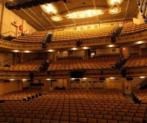 Interior del Teatro Hudson, la sala teatral más vieja de Nueva York. El teatro, que funciona desde 1903, ofrece ahora visitas guiadas dirigidas por actores. Foto: AP /Mark Kennedy
