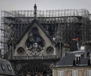 Las donaciones para la restauración de la catedral el martes por la tarde superaban los 700 millones de euros. FOTO: AP