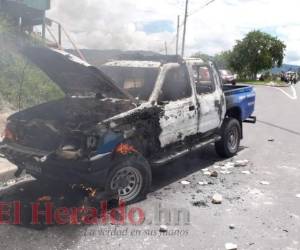 La unidad quedó rostizada en medio de la calle. FotoC: David Romero / EL HERALDO.