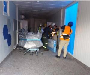 Las inspecciones continuaron ayer en Puerto Cortés en el hospital móvil de Choluteca, con poco avance por parte de los equipos a cargo.